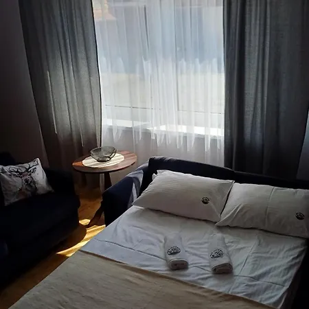 Apartament Nad Jeziorem - *